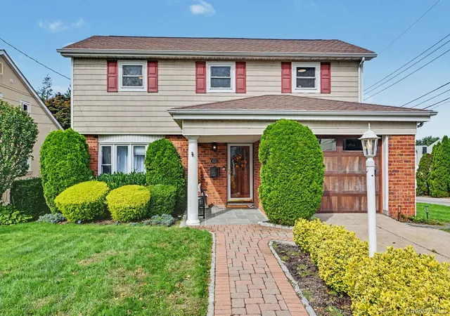 Photo 1 of Single family home for sale at 423 Bellevue Ave, Yonkers, NY 10703 | MLS# 1056463 | Listing updated on 2026-10-08