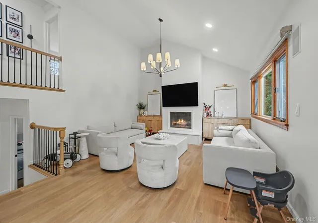 Photo 4 of Single family home for sale at 423 Bellevue Ave, Yonkers, NY 10703 | MLS# 1056463 | Listing updated on 2026-10-08