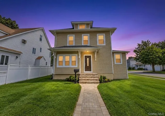 Photo 1 of Single family home for sale at 236 Plainview Rd, Oyster Bay, NY 11801 | MLS# 1056465 | Listing updated on 2026-10-07