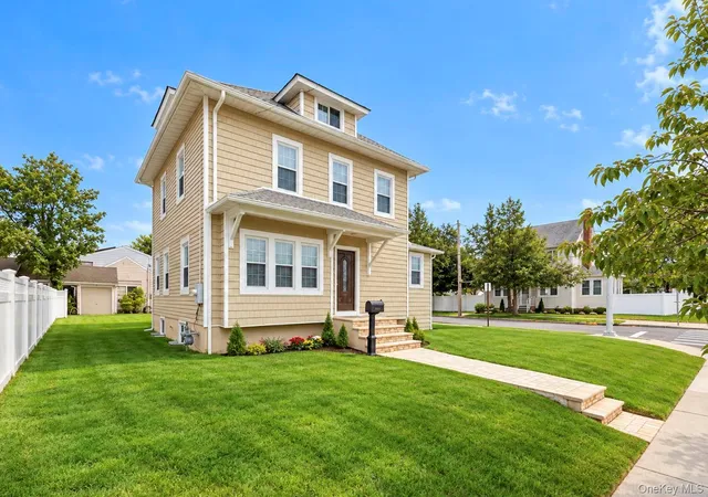 Photo 2 of Single family home for sale at 236 Plainview Rd, Oyster Bay, NY 11801 | MLS# 1056465 | Listing updated on 2026-10-07
