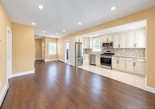 Photo 4 of Single family home for sale at 236 Plainview Rd, Oyster Bay, NY 11801 | MLS# 1056465 | Listing updated on 2026-10-07