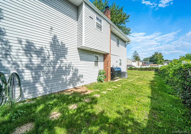 Photo 3 of Single family home for sale at 263 Commack Rd, Deer Park, NY 11729 | MLS# 1056481 | Listing updated on 2026-09-30