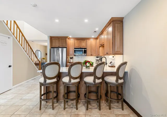 Photo 4 of Condo for sale at 75 Fox Ct, Brookhaven, NY 11949 | MLS# 1056502 | Listing updated on 2026-10-03
