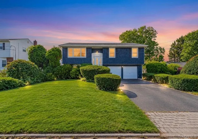 Single family home for sale at 286 W 13th Street, Babylon, NY 11729 | MLS# 1056522