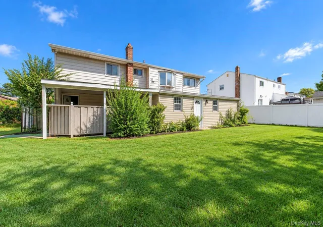 Photo 2 of Single family home for sale at 286 W 13th Street, Babylon, NY 11729 | MLS# 1056522 | Listing updated on 2026-10-01