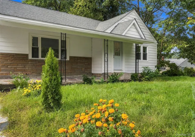 Photo 3 of Single family home for sale at 3 Hilltop Dr, New Windsor, NY 12553 | MLS# 1056543 | Listing updated on 2026-10-05