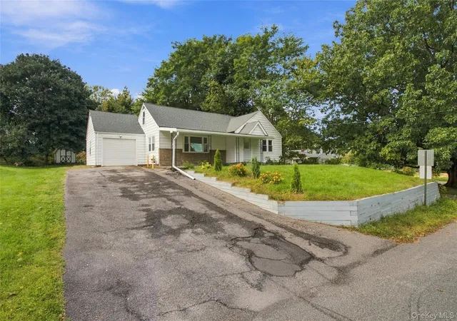 Photo 4 of Single family home for sale at 3 Hilltop Dr, New Windsor, NY 12553 | MLS# 1056543 | Listing updated on 2026-10-05