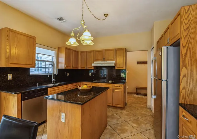 Photo 4 of Condo for sale at 77 Hamlet Dr, Islip, NY 11788 | MLS# 1056668 | Listing updated on 2026-10-01