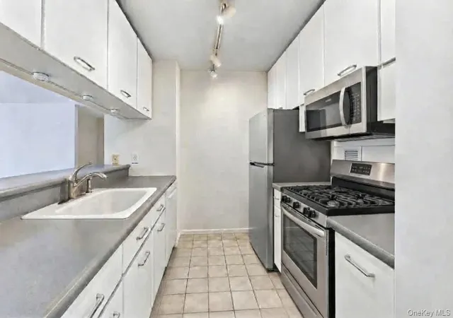 Photo 2 of Condo for sale at 4 Martine Ave #1507, White Plains, NY 10606 | MLS# 1056677 | Listing updated on 2026-10-02