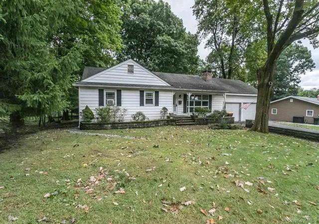 Single family home for sale at 8 Crescent Ave, Warwick (Town), NY 10990 | MLS# 1056688