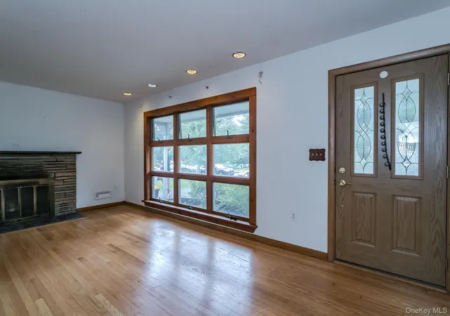 Photo 2 of Single family home for sale at 8 Crescent Ave, Warwick (town), NY 10990 | MLS# 1056688 | Listing updated on 2026-10-05