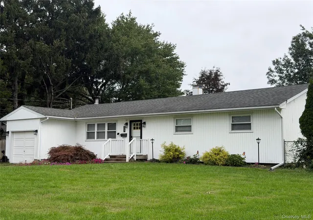 Photo 3 of Single family home for sale at 33 Jarvin Rd, Brookhaven, NY 11776 | MLS# 1056723 | Listing updated on 2026-10-13