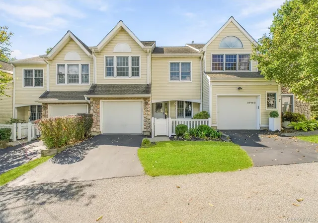Photo 3 of Condo for sale at 5 S Cambridge Ct, Fishkill, NY 12524 | MLS# 1056776 | Listing updated on 2026-10-10