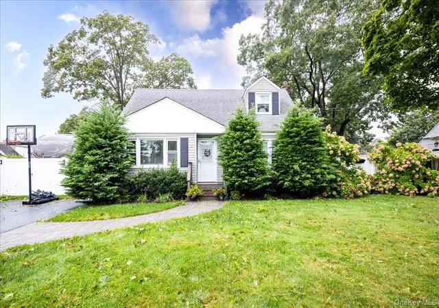 Single family home for sale at 621 N Fulton Ave, Babylon, NY 11757 | MLS# 1056784
