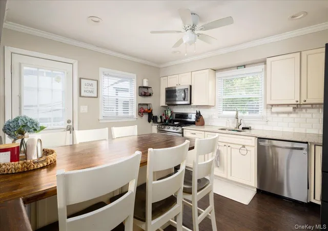 Photo 4 of Single family home for sale at 621 N Fulton Ave, Babylon, NY 11757 | MLS# 1056784 | Listing updated on 2026-09-30