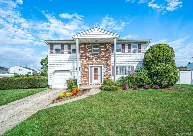 Single family home for sale at 29 Sunshine Ln, Babylon, NY 11701 | MLS# 1056791