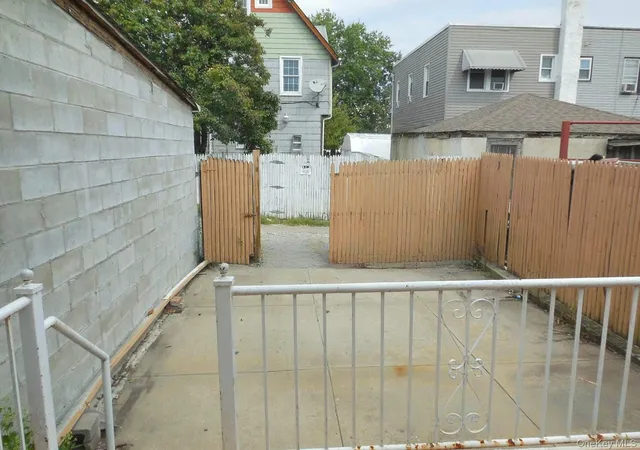 Photo 2 of Single family home for sale at 25-53 Mcintosh St, New York, NY 11369 | MLS# 1056793 | Listing updated on 2026-10-07