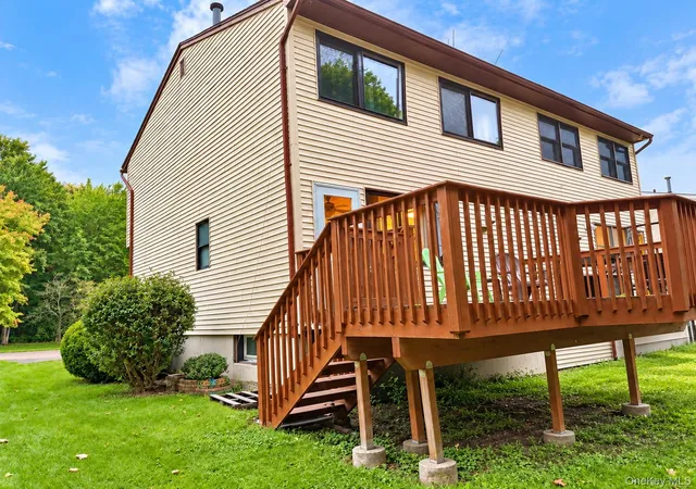 Photo 1 of Single family home for sale at 3 Ward Dr, Clarkstown, NY 10960 | MLS# 1056800 | Listing updated on 2026-10-01
