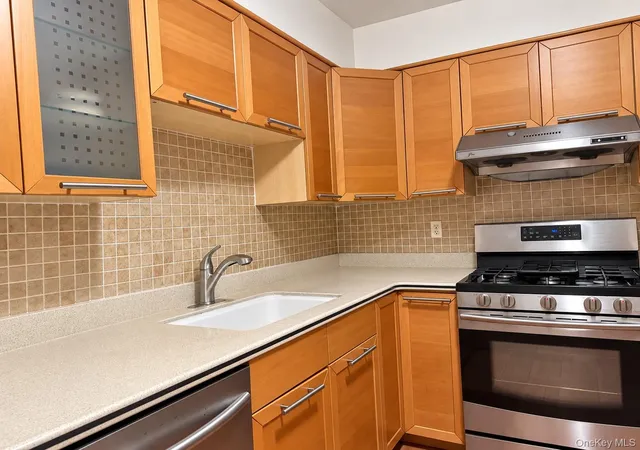 Photo 3 of Single family home for sale at 3 Ward Dr, Clarkstown, NY 10960 | MLS# 1056800 | Listing updated on 2026-10-01