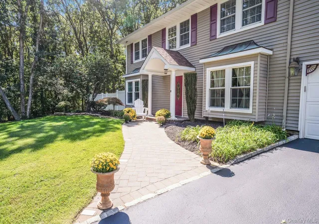 Photo 3 of Single family home for sale at 43 Stonehurst Ln, Huntington, NY 11746 | MLS# 1056818 | Listing updated on 2026-10-01