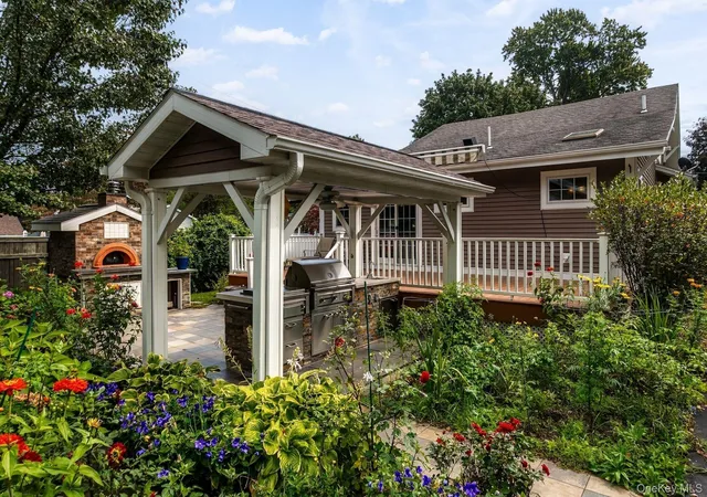 Photo 2 of Single family home for sale at 9 N Jefferson Ave, Catskill, NY 12414 | MLS# 1056822 | Listing updated on 2026-09-30
