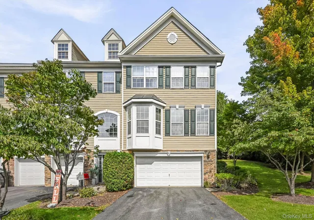 Photo 2 of Condo for sale at 105 Barr Ln, Monroe, NY 10950 | MLS# 1056824 | Listing updated on 2026-10-07