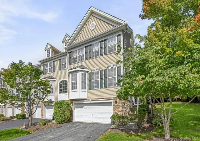 Photo 4 of Condo for sale at 105 Barr Ln, Monroe, NY 10950 | MLS# 1056824 | Listing updated on 2026-10-07