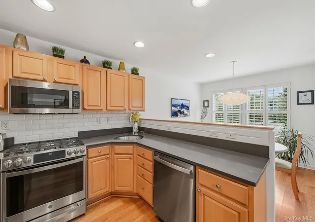 Listing Photo 4 - Condo for sale in building located at 146 Underhill Ln, Peekskill, NY 10566