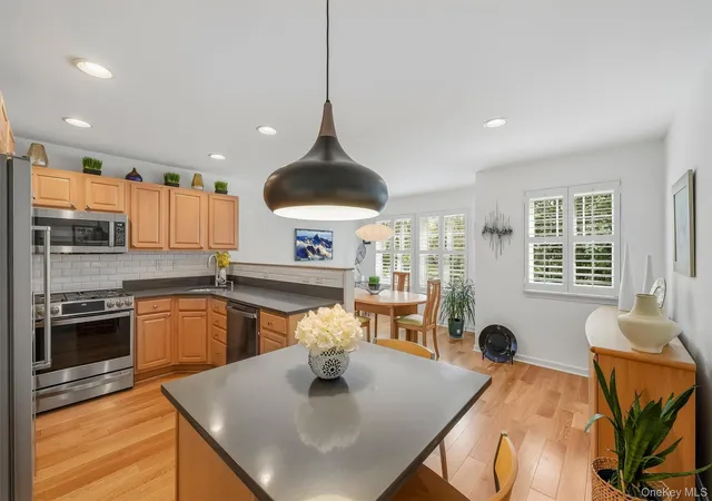Listing Photo 5 - Condo for sale in building located at 146 Underhill Ln, Peekskill, NY 10566
