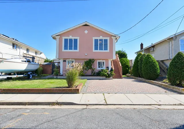 Photo 1 of Single family home for sale at 925 S Long Beach Ave, Hempstead, NY 11520 | MLS# 1056831 | Listing updated on 2026-10-09