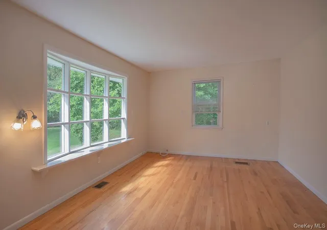 Photo 4 of Single family home for sale at 401 W Dover Rd, Pawling, NY 12564 | MLS# 1056846 | Listing updated on 2026-10-04