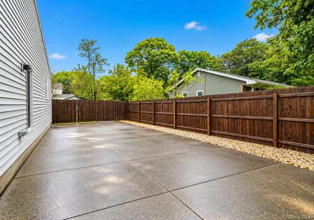 Photo 2 of Single family home for sale at 3 Putter Ln, Brookhaven, NY 11953 | MLS# 1056849 | Listing updated on 2026-10-07