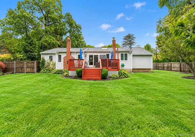 Photo 4 of Single family home for sale at 3 Putter Ln, Brookhaven, NY 11953 | MLS# 1056849 | Listing updated on 2026-10-07
