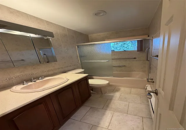 Photo 4 of Single family home for sale at 232 Adams St, Babylon, NY 11729 | MLS# 1056853 | Listing updated on 2026-10-01