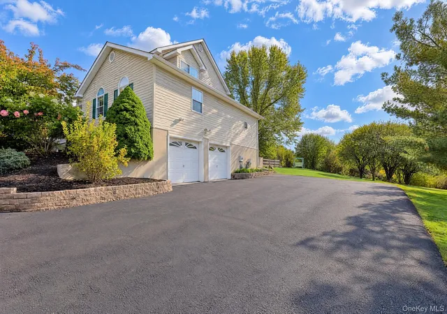 Photo 4 of Single family home for sale at 28 Pewter Cir, Chester Town, NY 10918 | MLS# 1056857 | Listing updated on 2026-10-29