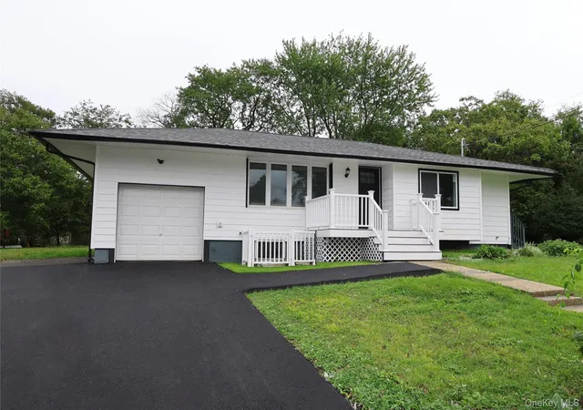 Photo 1 of Single family home for sale at 1537 Agate St, Islip, NY 11706 | MLS# 1056895 | Listing updated on 2026-10-01