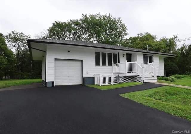 Photo 2 of Single family home for sale at 1537 Agate St, Islip, NY 11706 | MLS# 1056895 | Listing updated on 2026-10-01
