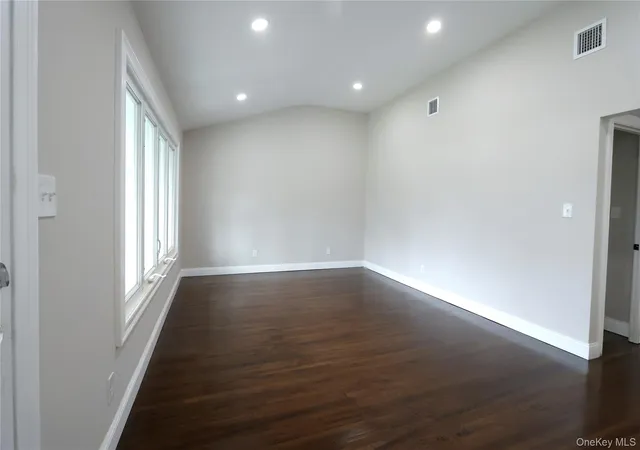 Photo 3 of Single family home for sale at 1537 Agate St, Islip, NY 11706 | MLS# 1056895 | Listing updated on 2026-10-01