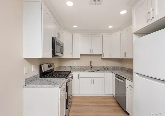 Photo 4 of Condo for sale at 991 Madeira Blvd, Huntington, NY 11747 | MLS# 1056900 | Listing updated on 2026-10-01