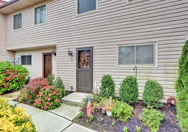 Condo for sale at 650 Newbridge Rd #53, Hempstead, NY 11554 | MLS# 1056919