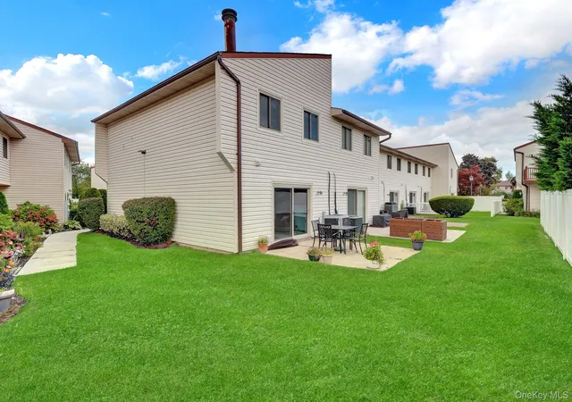 Photo 4 of House for sale at 650 Newbridge Rd #53, Hempstead, NY 11554 | MLS# 1056919 | Listing updated on 2026-10-04