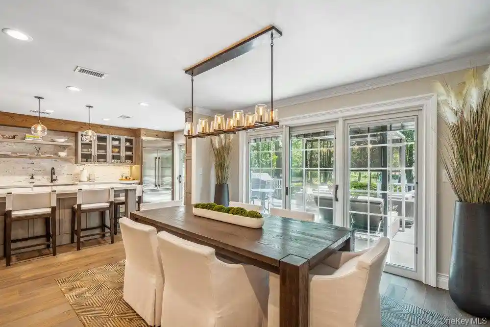 Listing Photo 11 - Condo for sale in building located at 10 Pond Vw Ct, Oyster Bay, NY 11753
