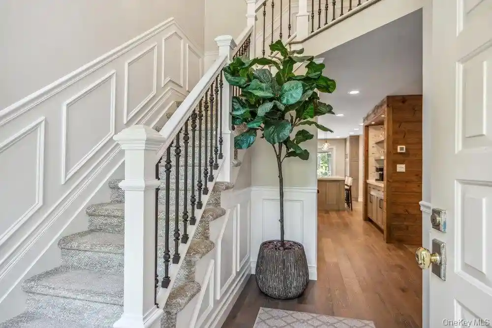 Listing Photo 19 - Condo for sale in building located at 10 Pond Vw Ct, Oyster Bay, NY 11753
