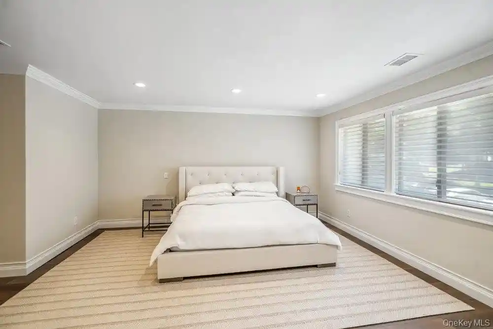 Listing Photo 21 - Condo for sale in building located at 10 Pond Vw Ct, Oyster Bay, NY 11753