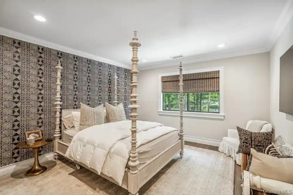 Listing Photo 32 - Condo for sale in building located at 10 Pond Vw Ct, Oyster Bay, NY 11753