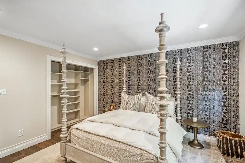 Listing Photo 33 - Condo for sale in building located at 10 Pond Vw Ct, Oyster Bay, NY 11753