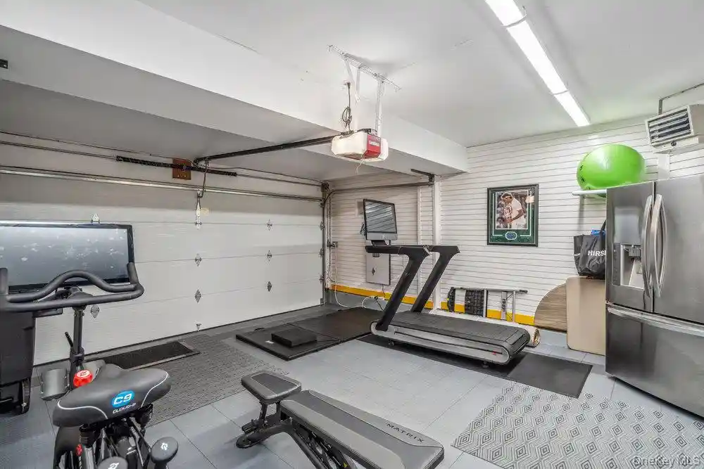 Listing Photo 34 - Condo for sale in building located at 10 Pond Vw Ct, Oyster Bay, NY 11753