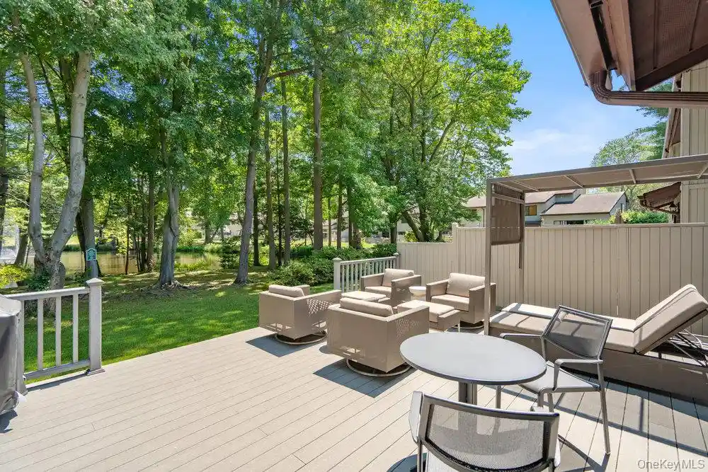 Listing Photo 35 - Condo for sale in building located at 10 Pond Vw Ct, Oyster Bay, NY 11753