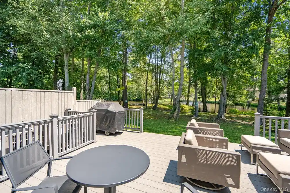 Listing Photo 36 - Condo for sale in building located at 10 Pond Vw Ct, Oyster Bay, NY 11753
