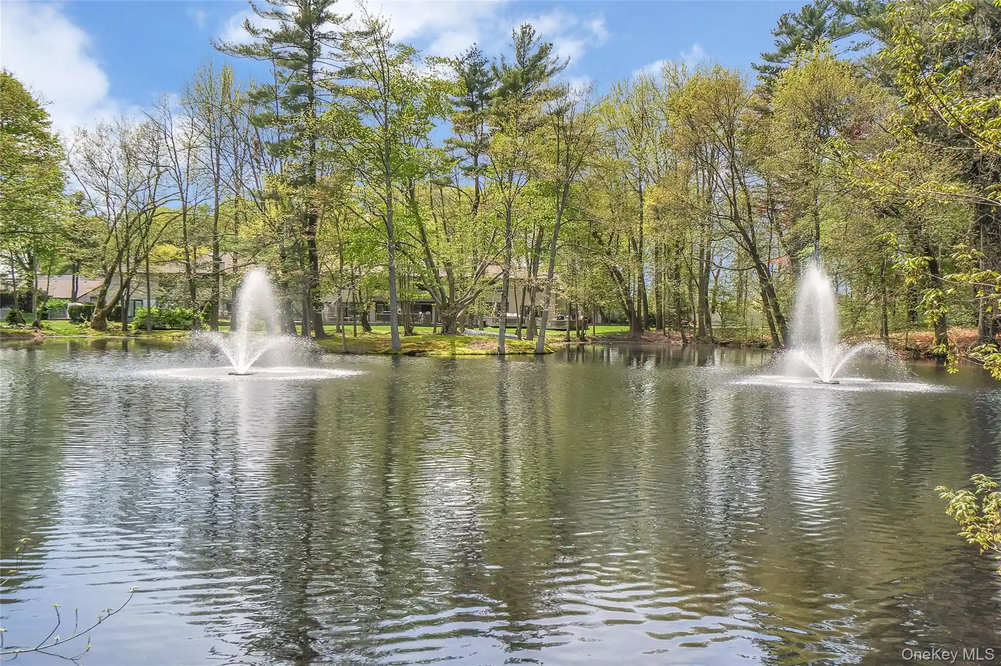 Listing Photo 38 - Condo for sale in building located at 10 Pond Vw Ct, Oyster Bay, NY 11753